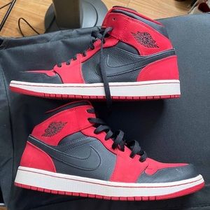 Jordan 1 mid ‘banned’